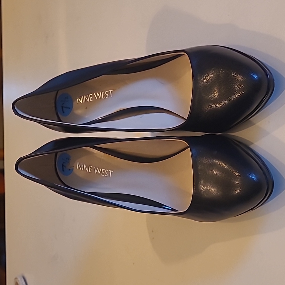 Women's Nine West Black Leather Stilletos.